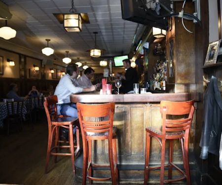 Luke's Bar & Grill