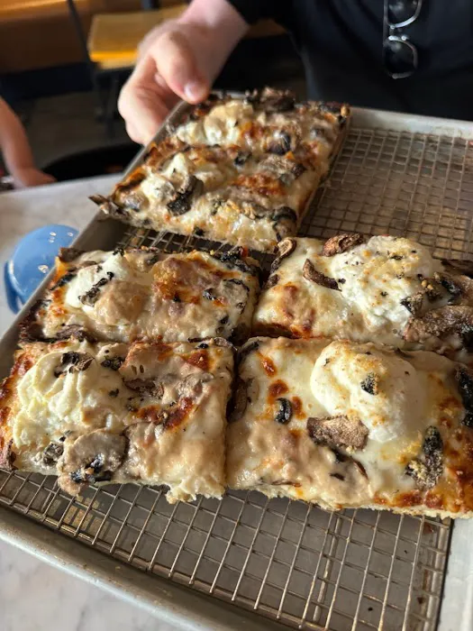 Emmy Squared Pizza: Upper East Side Picture 2