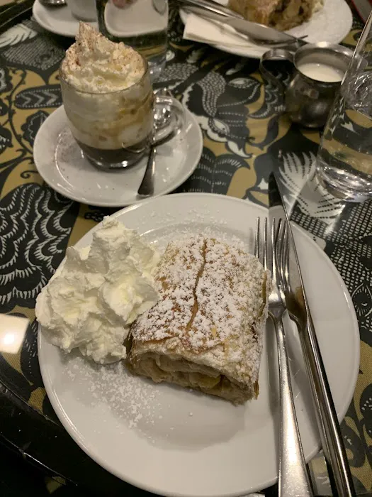 Café Fledermaus Picture 6