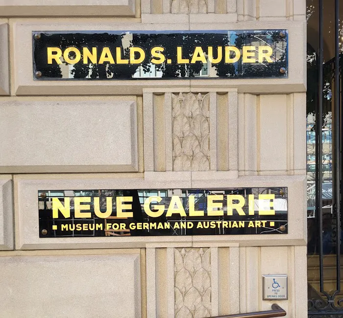 Café Fledermaus Picture 9