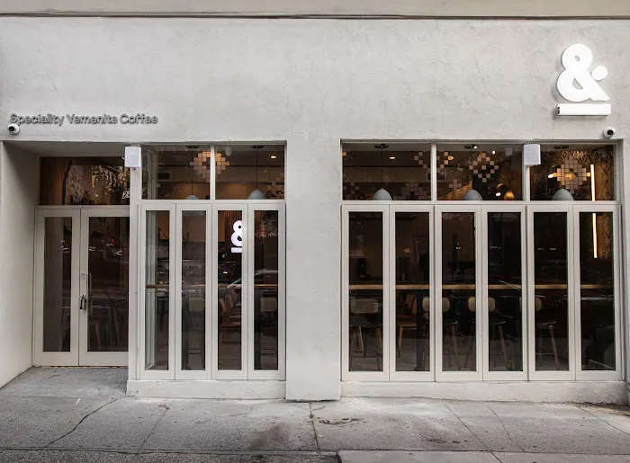 Moka & Co Picture 6