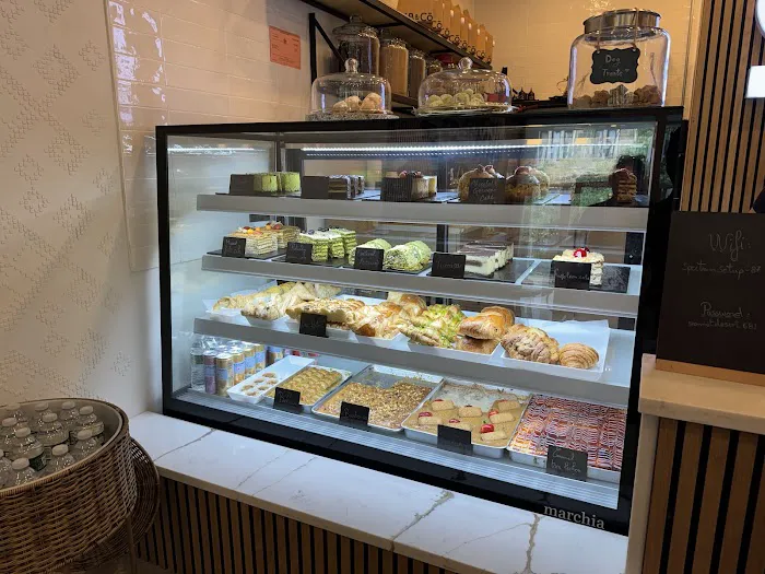 Moka & Co Picture 7