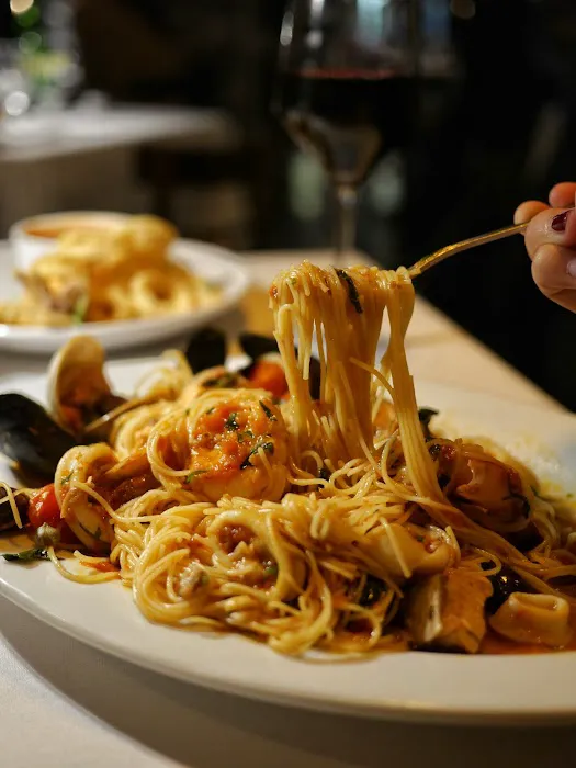 Trattoria iL Gusto Wine Bar Picture 6