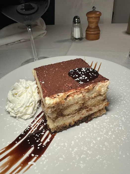 Trattoria iL Gusto Wine Bar Picture 9