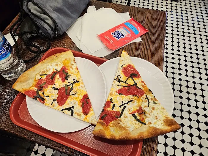 Mimi's Pizza (3rd Ave & 86th) Picture 10