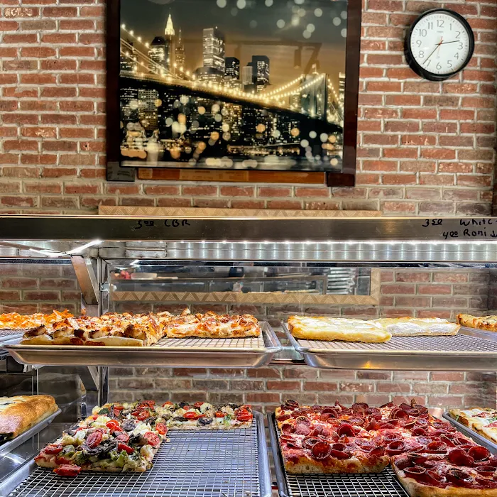 Mimi's Pizza (3rd Ave & 86th) Picture 6