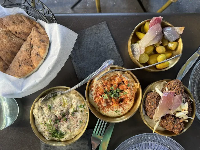 Hummus Kitchen Picture 3