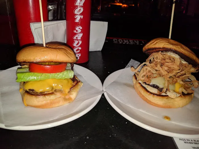 Ethyl's Bar & Restaurant Picture 3