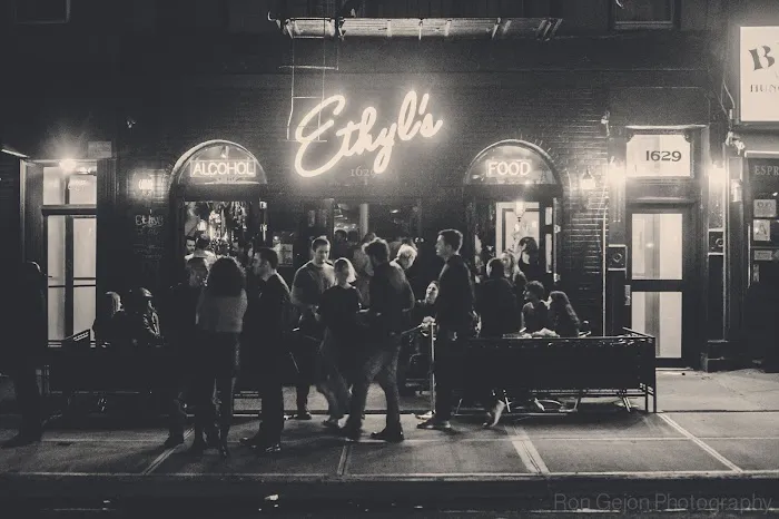 Ethyl's Bar & Restaurant Picture 2