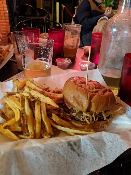 Ethyl's Bar & Restaurant Picture 10