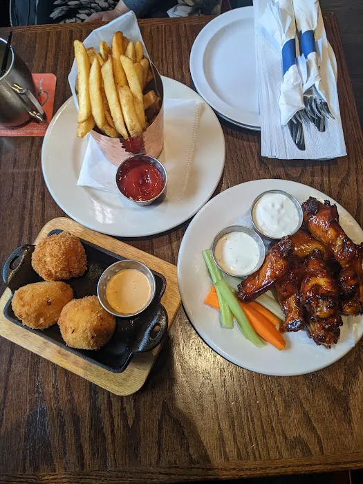Horn's Hook Tavern Picture 6