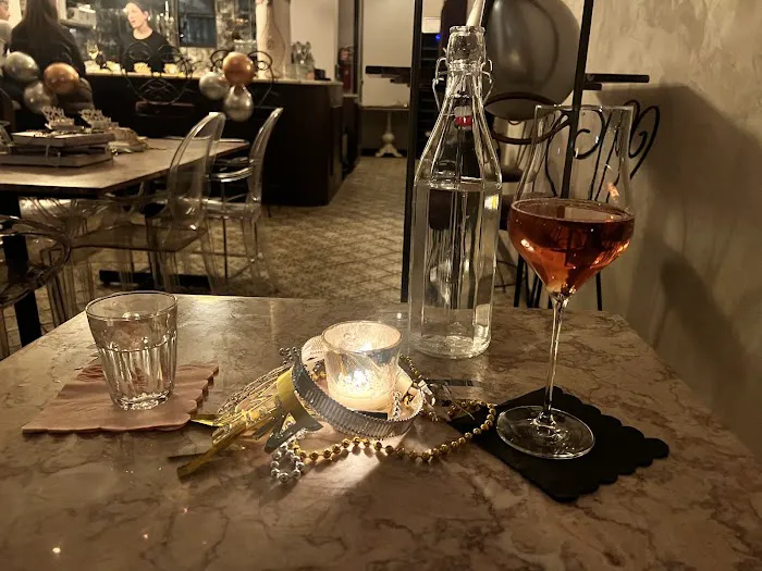 Bar Florine Picture 6