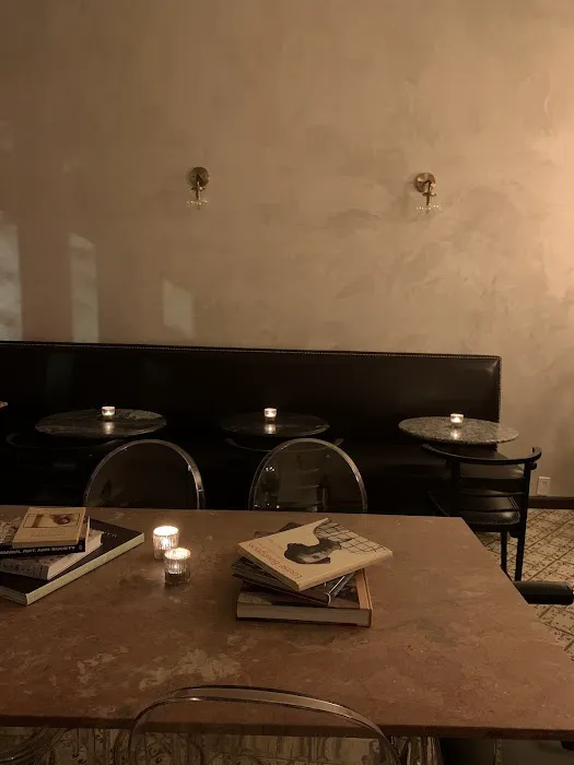 Bar Florine Picture 9