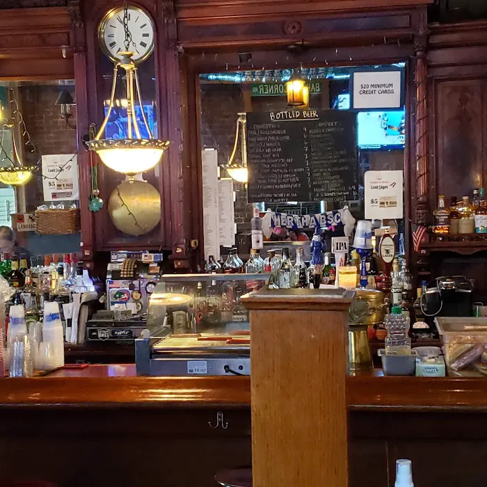 Bailey's Corner Pub Picture 5