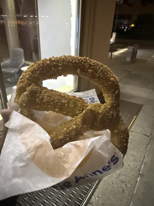Auntie Anne's/Carvel Express Picture 2