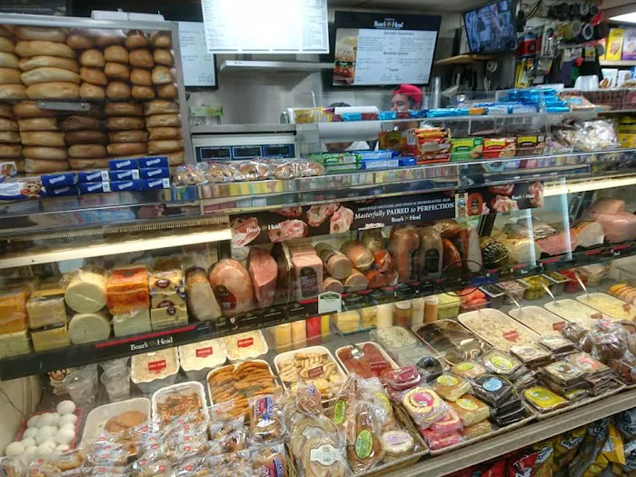 Paul Saini Deli Grocery Picture 3