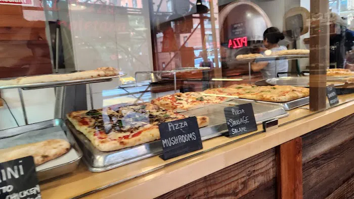 Luzzo's La Pizza Napoletana - UES Picture 9