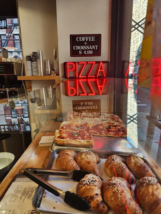Luzzo's La Pizza Napoletana - UES Picture 7