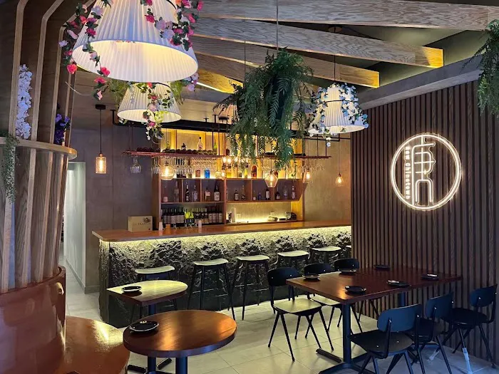 New Chinatown Restaurant and Bar | Asian Fusion | Chinese and Thai Food Picture 2