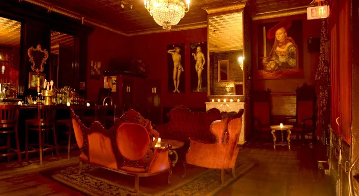 The Auction House Picture 1