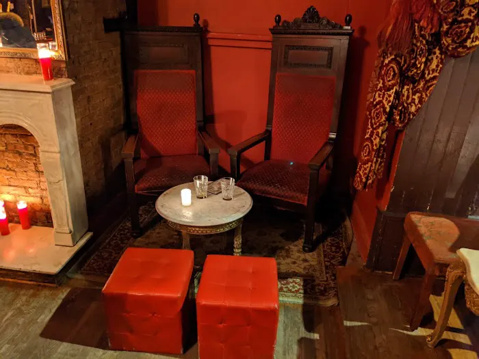 The Auction House Picture 10