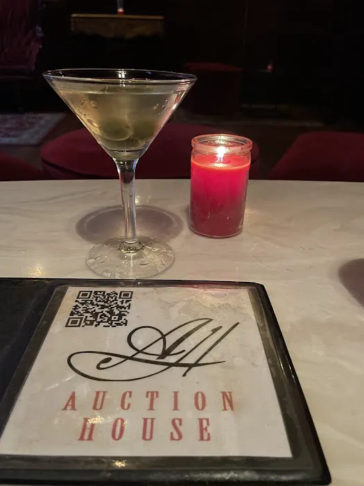 The Auction House Picture 8