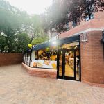 Yorkville Deli Market