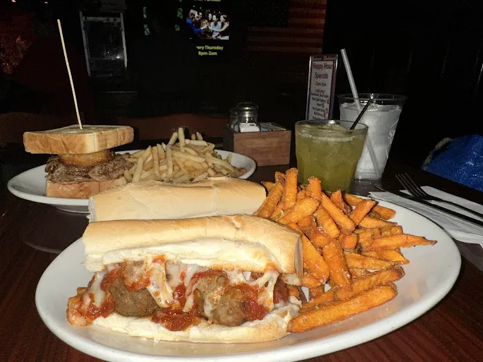 Meller’s Sports Hub and Grill Picture 4