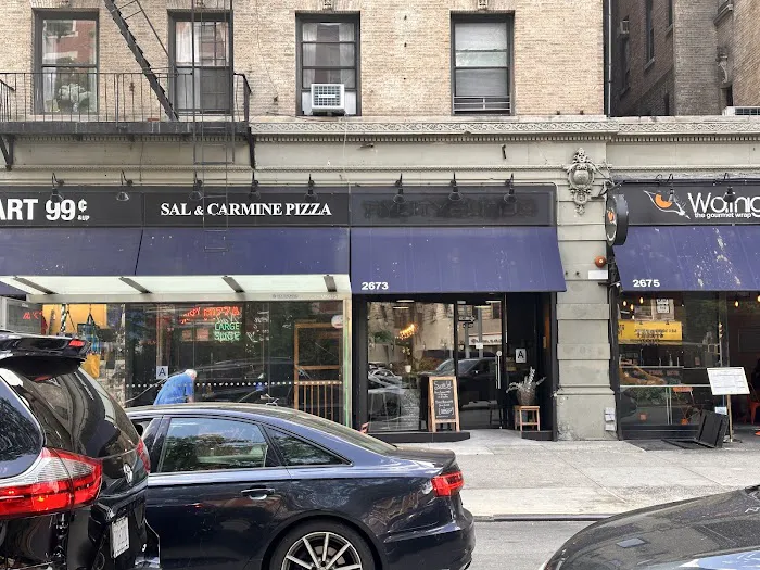 Sal and Carmine Pizza Picture 4