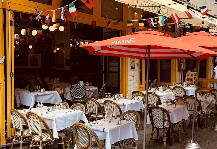 Cafe du Soleil Picture 6