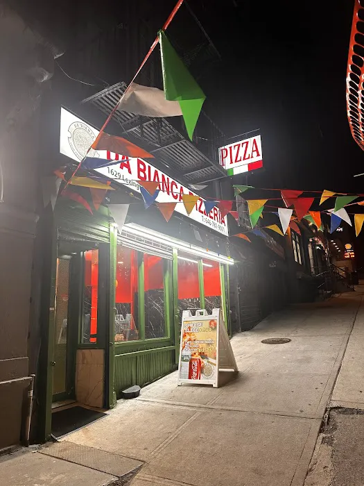 DA BIANCA PIZZERIA ๐ฎ๐น Picture 2