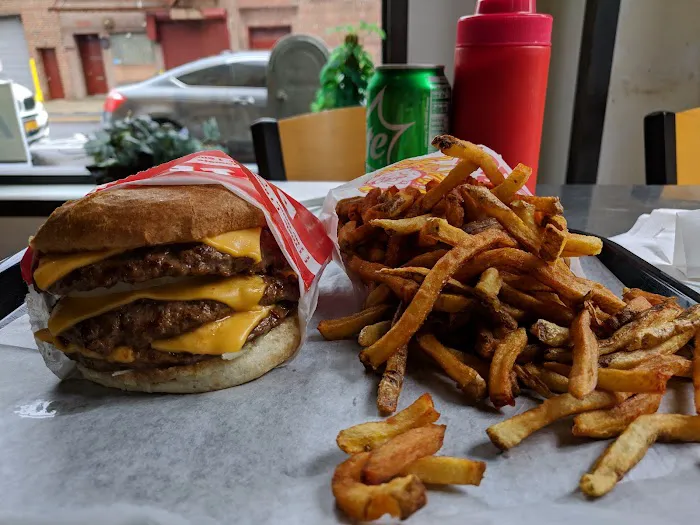 Petey's Burger Picture 3