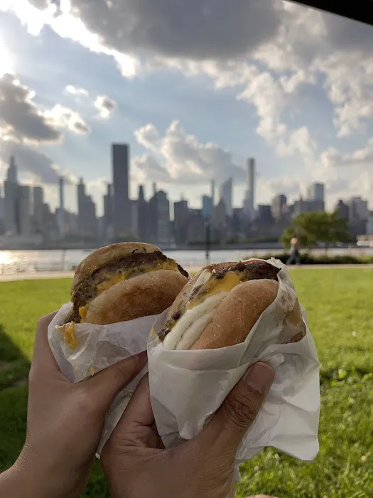Petey's Burger Picture 7