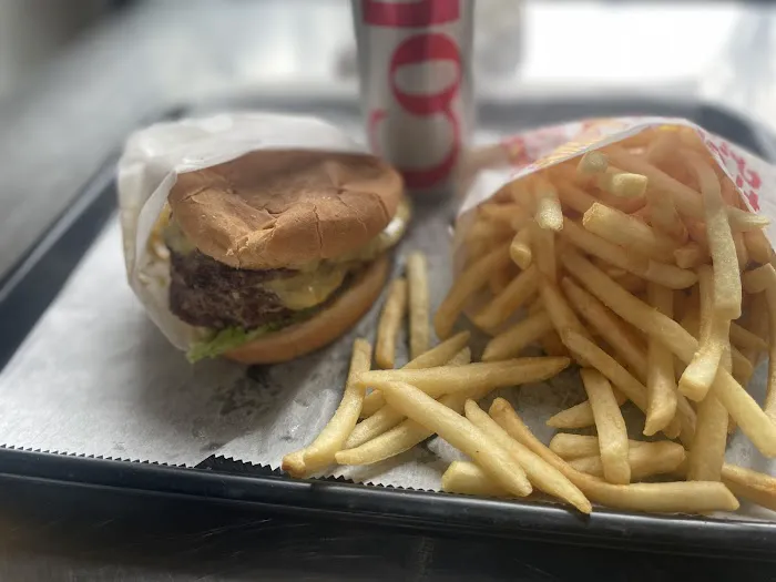 Petey's Burger Picture 2