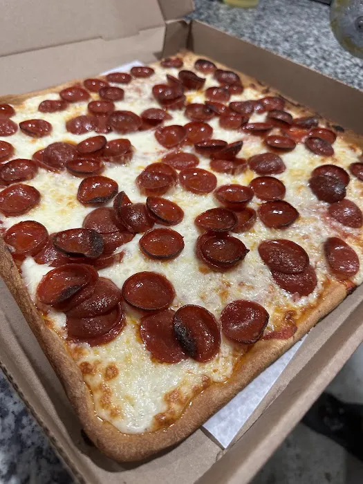 Court Square Pizza Picture 3