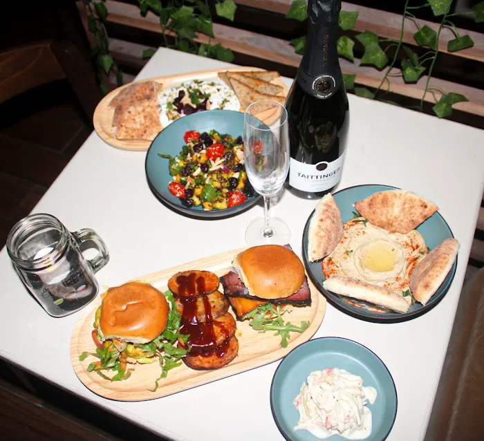CLAIRE'S WINE BAR Picture 5