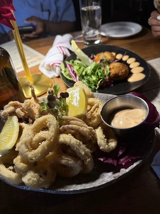 ELIS WINE BAR & RESTAURANT Picture 5