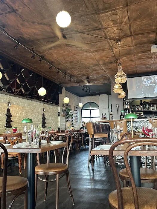 ELIS WINE BAR & RESTAURANT Picture 2