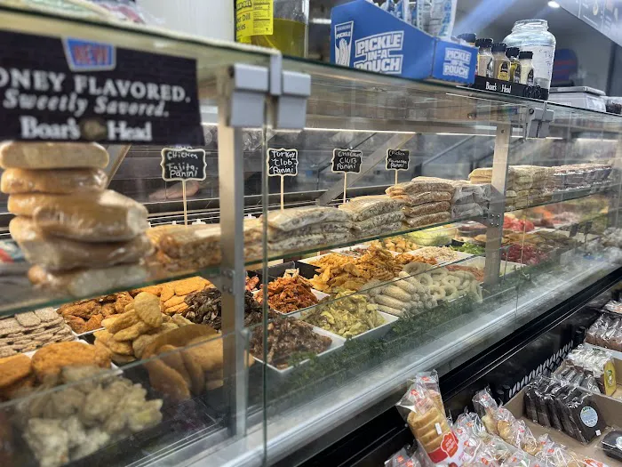 102 Family Organic Deli Picture 10