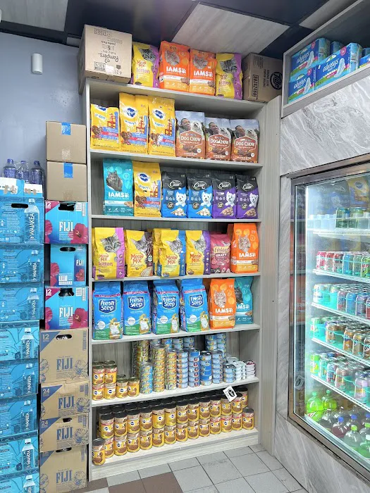 102 Family Organic Deli Picture 4