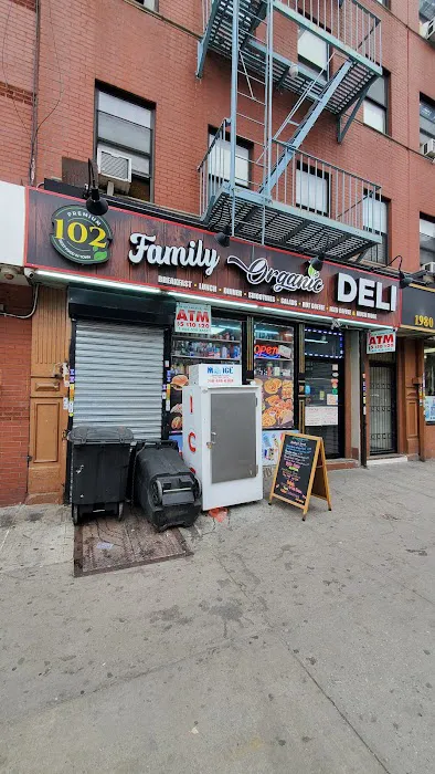 102 Family Organic Deli Picture 9