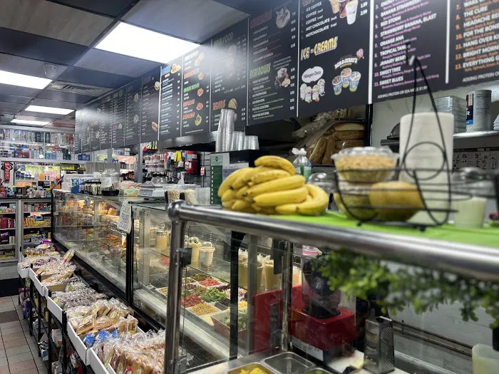 102 Family Organic Deli Picture 1