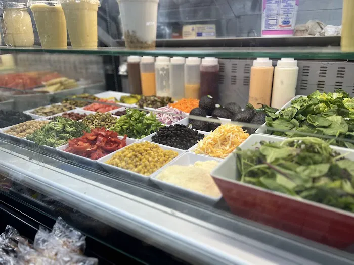 102 Family Organic Deli Picture 2