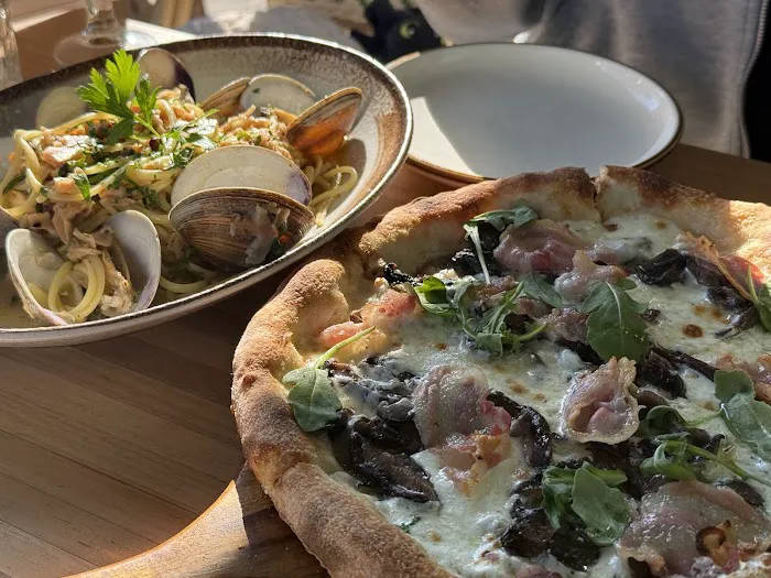 mercato LIC Pasta Pizza Vino Picture 6