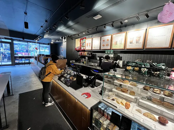 Starbucks Picture 3