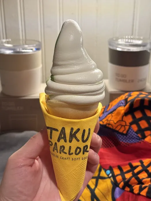 Taku Parlor Picture 3