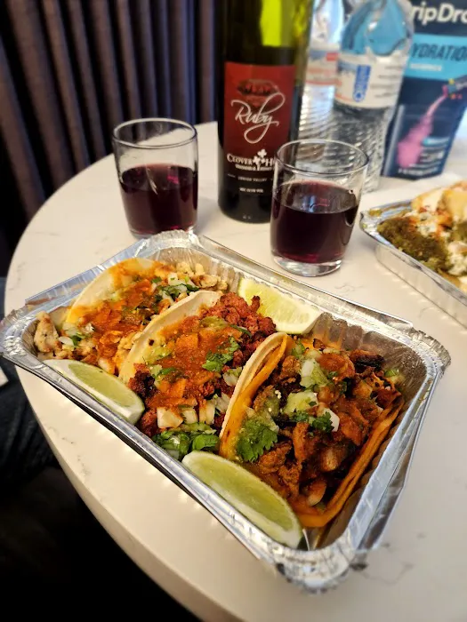Chinelos Birria Tacos Picture 9