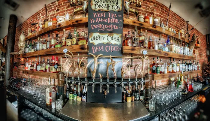 THE HUNTRESS whiskey, wings n’ other things Picture 1