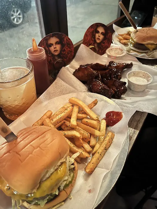 THE HUNTRESS whiskey, wings n’ other things Picture 10