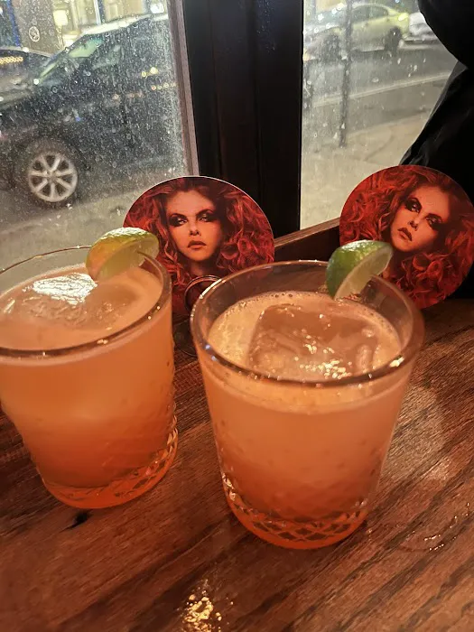 THE HUNTRESS whiskey, wings n’ other things Picture 3